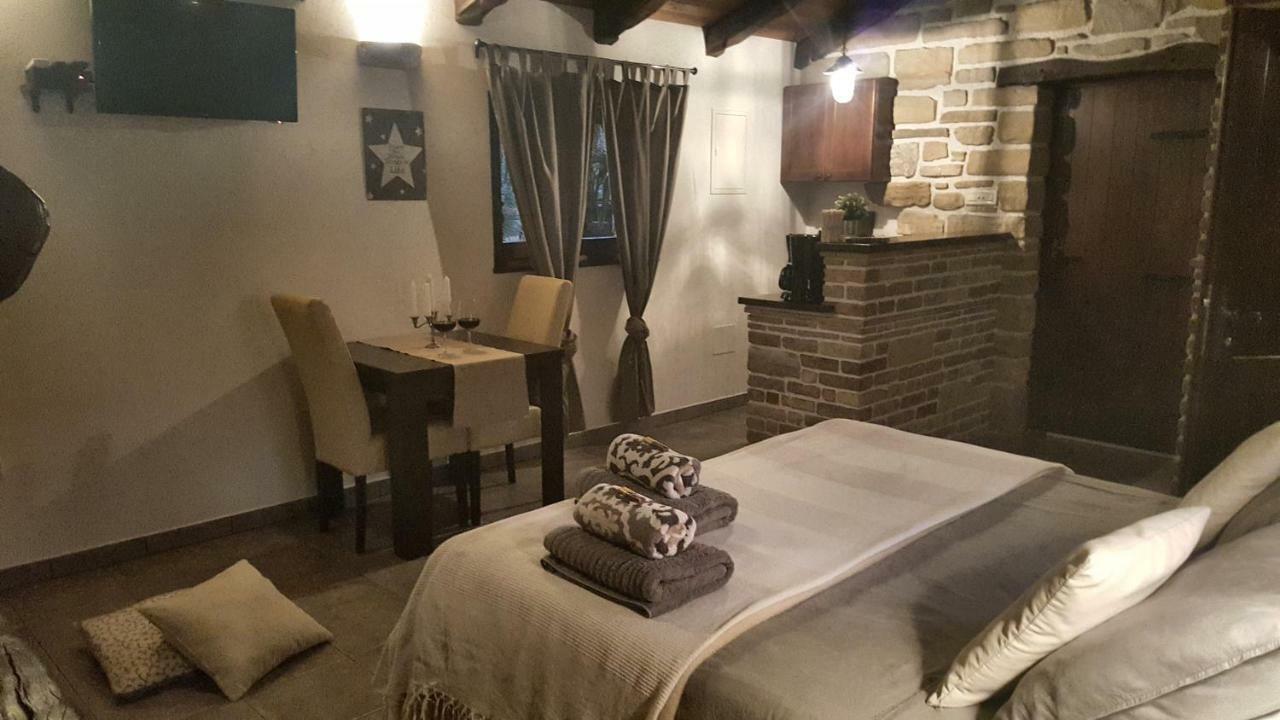 Studio Apartment Cami - Cottage With A Soul Gračišće Eksteriør billede